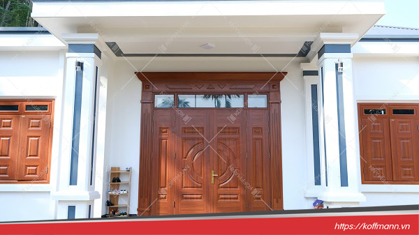 nhà đẹp với cửa thép vân gỗ Luxury KL-41.01.03-4TK