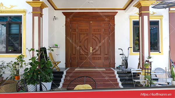 nhà đẹp dùng cửa thép vân gỗ Luxury KL-41.01.03-4TK