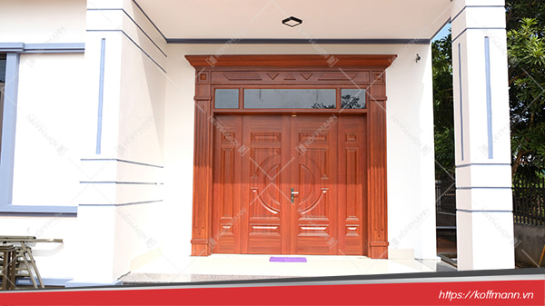 công trình dùng cửa thép vân gỗ Luxury KL-41.01.03-4TK